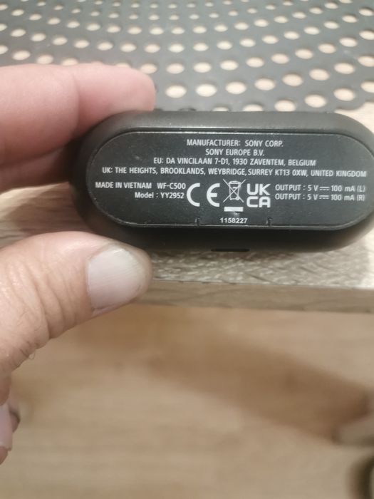 Pudełko  ładowarka do słuchawek dousznych  SONY