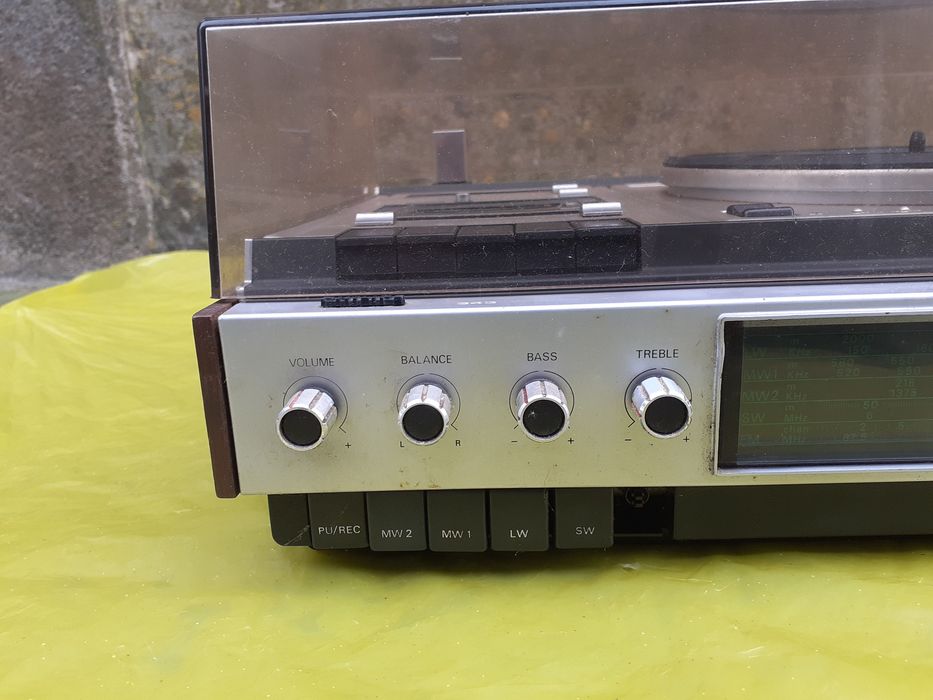 Gira discos e rádio Philips 22 RH 943