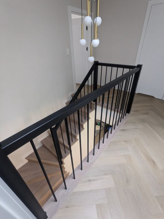 Schody drewniane balustrady producent
