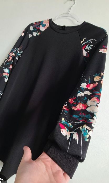 Женский свитшот кофта с акцентными рукавами