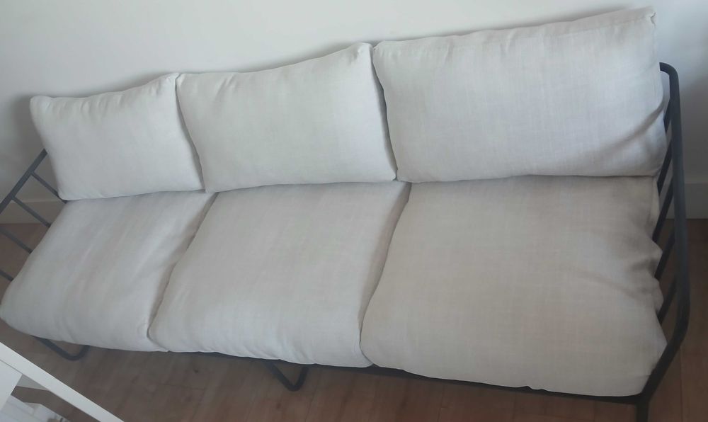 Sofá ferro com almofadas