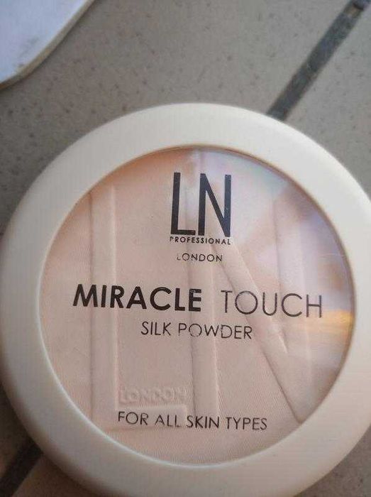 пудра, для світлої шкіри, без жовтизни,  до 07 2022, ціна знижена