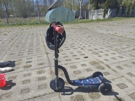 Sprzedam hulajnogę  dziecięcą.