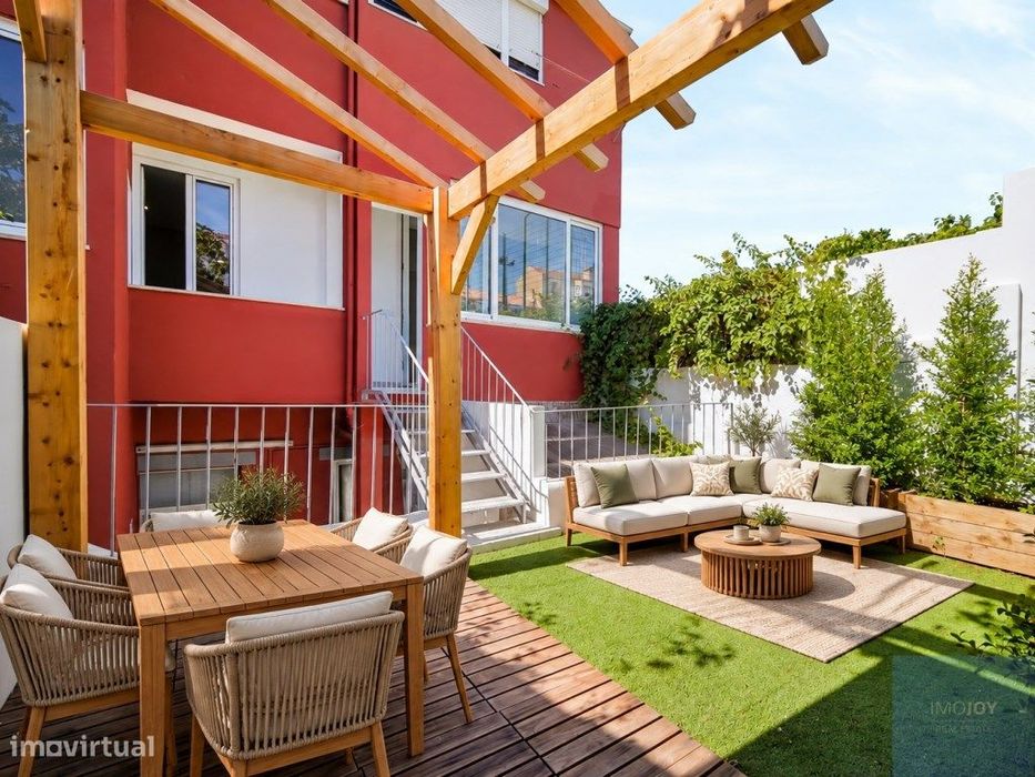Apartamento T2 Remodelado com Terraço Privativo na Ajuda em Lisboa