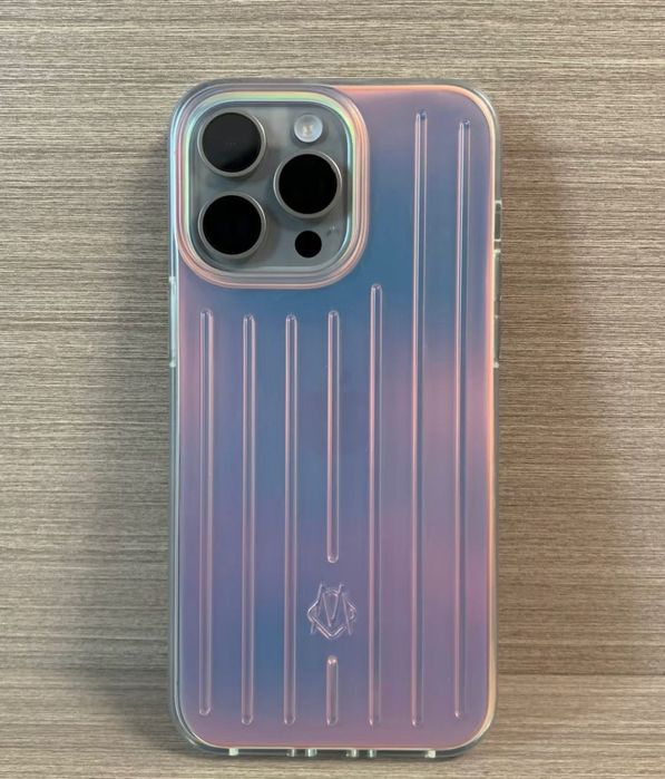 Чехол Rimowa Iridescent 15 pro 16 pro: 2 500 грн. - Чехлы Киев на Olx