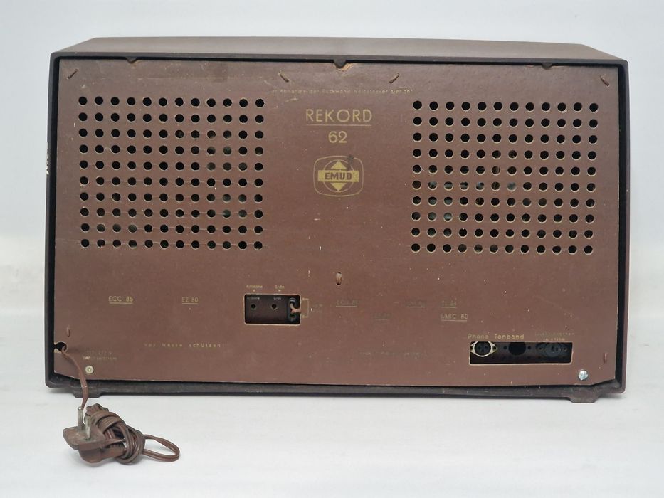 Rádio antigo reparado EMUD