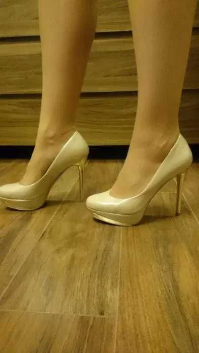 Zara Szpilki / Platformy Nude r. 40