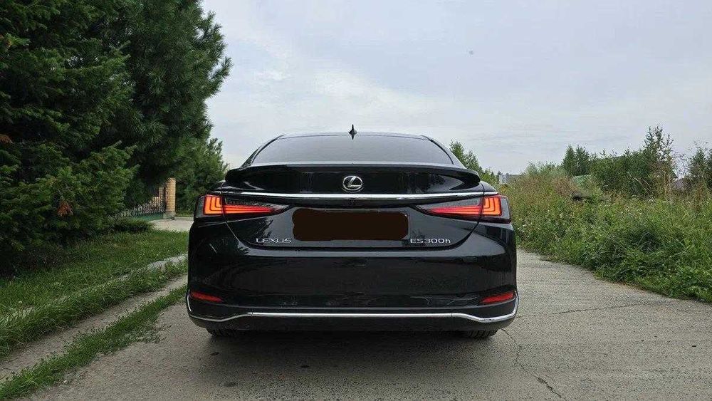 Lexus ES 300h, 2023