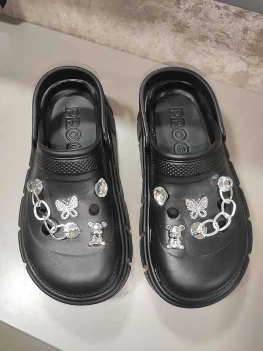 Кроксы женские с джибитсами