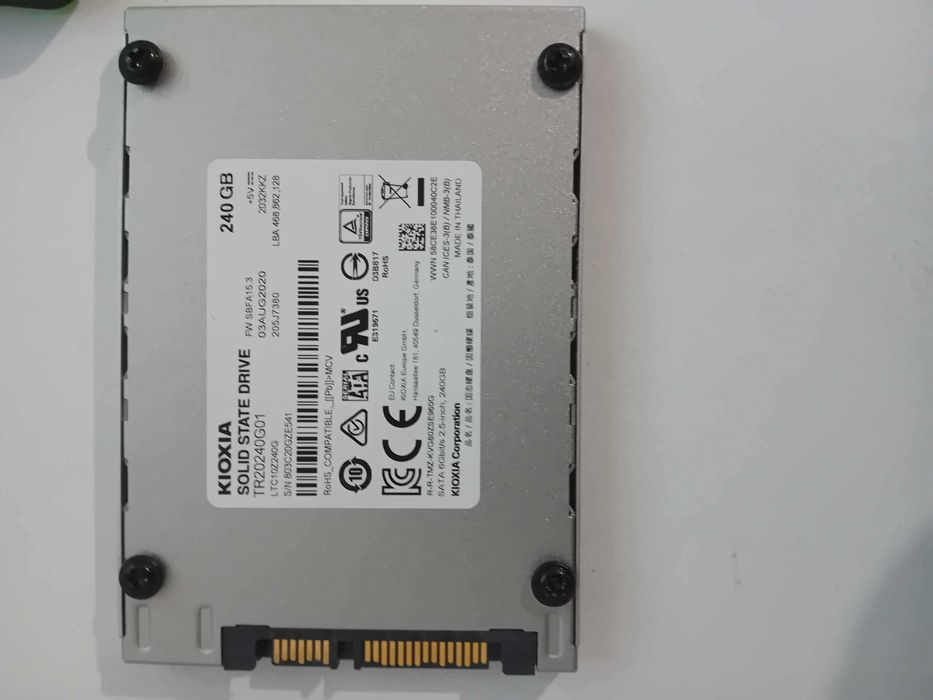 SSD 240gb marca KIOXIA