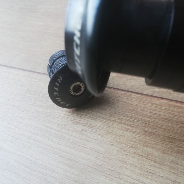 Widelec carbon szosa 28