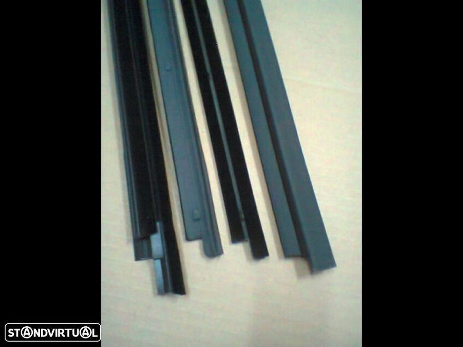 Kit 4 calhas raspadores vidros porta Nissan Pickup D21 ( novos )