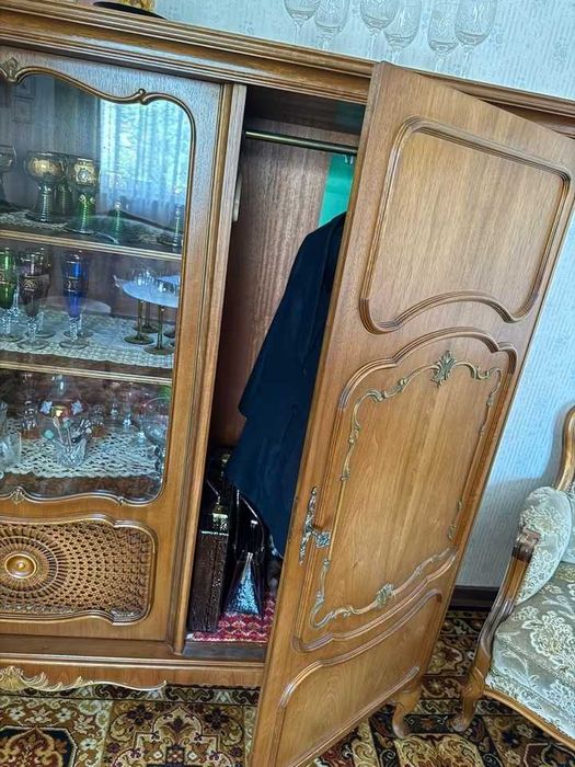 Bardzo ładna biblioteka serwantka chippendale witryna kredens orzech !