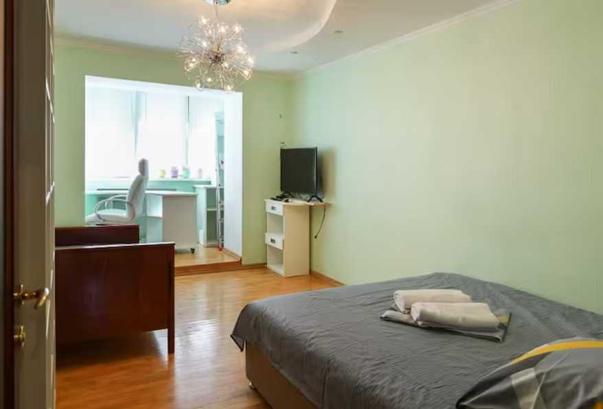 Простора 3-кімнатна квартира біля метро "Палац Україна" та "Либідська"