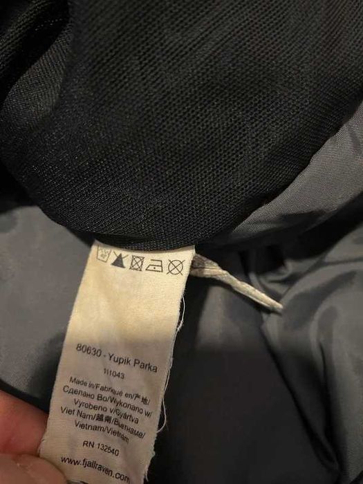 Kurtka męska zimowa Fjallraven yupik parka czarny scandinavian futerko