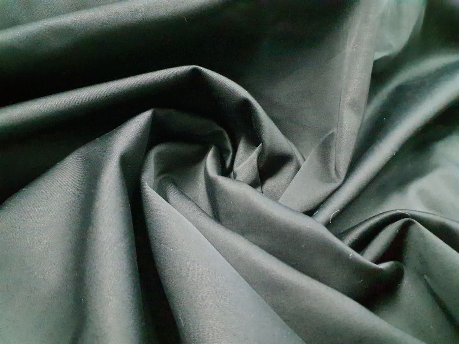 Tkanina czarna z elastanem szer.151 cm.