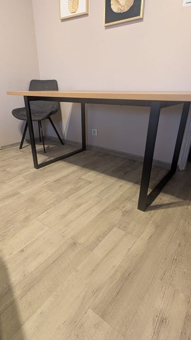 Stół pokojowy lub do salonu