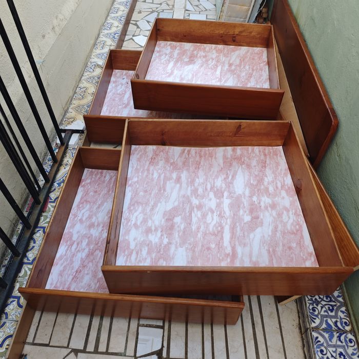 C=550€cama de casal pinho+cómoda c/espelho+roupeiro+2mesa de cabeceira