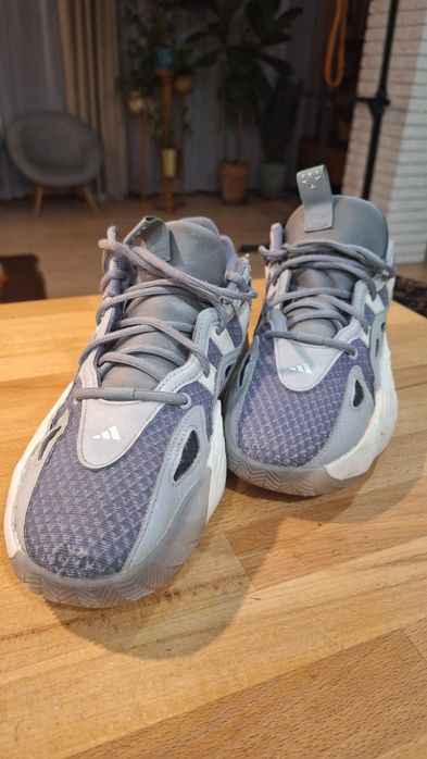 Buty Adidas r.40 koszykówka, sala gimnastyczna