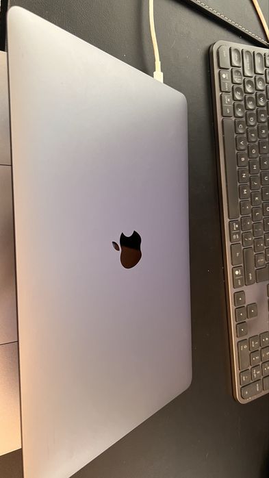 MacBook Pro  125 cykli ładowania[ stan wzorowy ] + myszka magicmouse i przejściówka