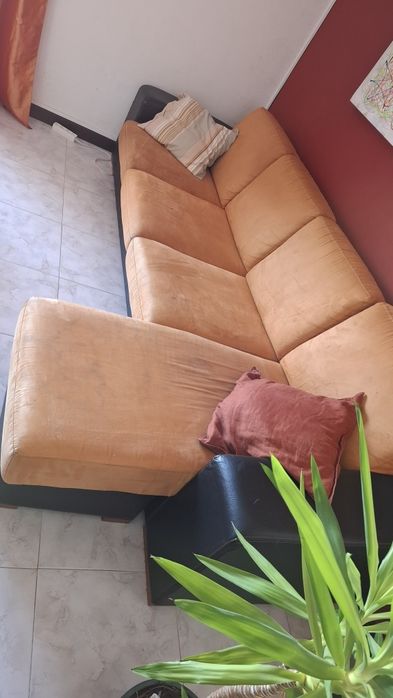 Sofá 4 lugares e chaise longe pele e veludo