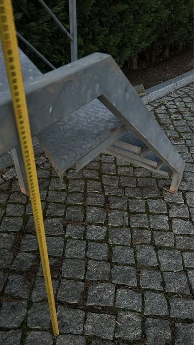 Escada em ferro metalizada