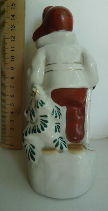 Хлопчик на лижах, фарфор.
