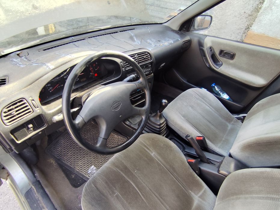 Nissan Sunny 1.4 SLX (1994)