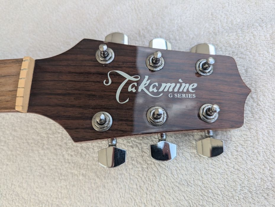Guitarra electroacústica Takamine EG260C