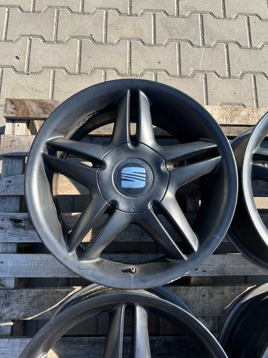 7jx17 et38 seat fr leon oryginal czarne 5x100 17"