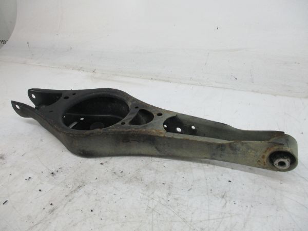 Braço de suspensão trás esquerdo VOLKSWAGEN Golf V (1K1)