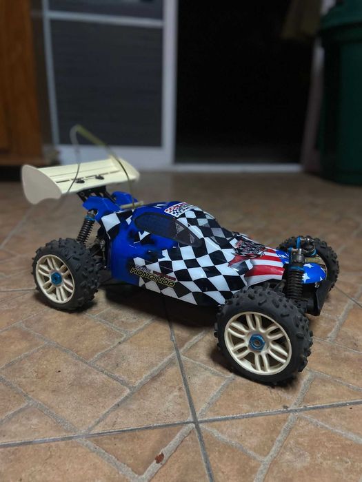 Carro telecomandado a gasolina