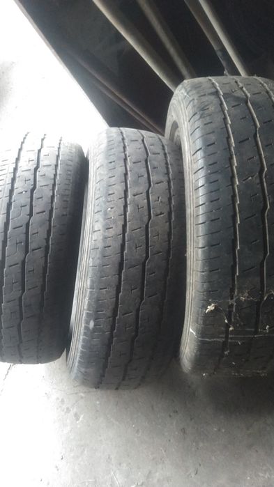 Продам  шини на бус