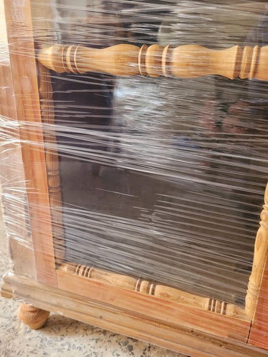 Cristaleira/Vitrine rustica em Madeira com Portas de Vidro