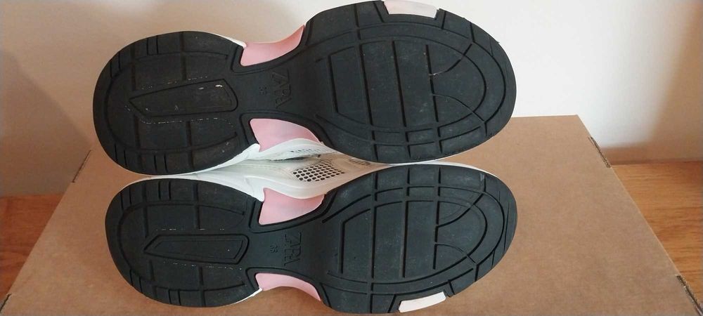 Кросівки  Zara 36р 23см на дівчинку, підлітка, жіночі.