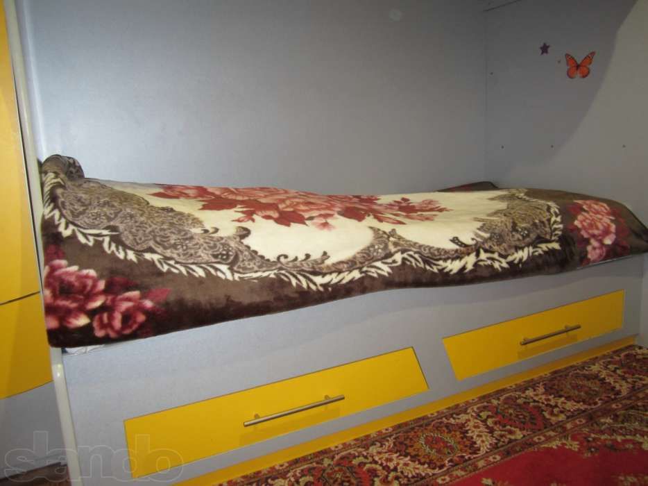 детская мебель с двух-ярусной кроватью для двоих детей