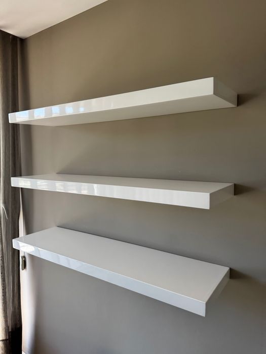 Conjunto de móveis de sala lacados a branco. Preço reduzido!