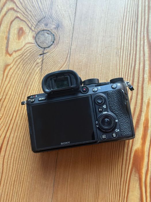 Sony a7r III em ótimo estado (19976 disparos)