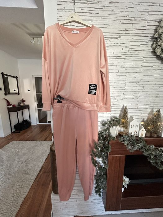 Dres damski M L XL 2XL komplet welurowy z bluza w serek naszywką