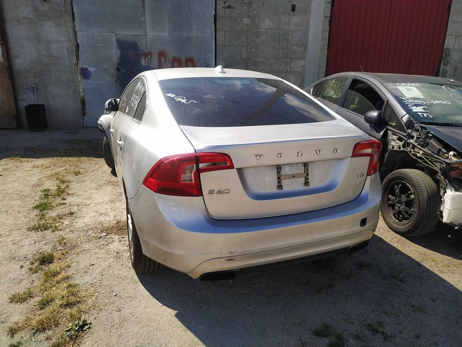 Volvo S60 USA розбірка, запчастини, авторозбірка,