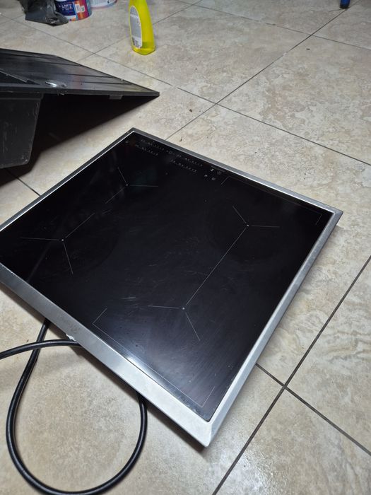 Płyta Indukcyjna Electrolux i zlew kamienny z kranem