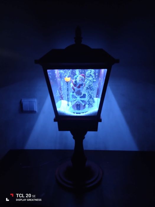 Candeeiro de Natal com luz e movimento de tempestade de neve