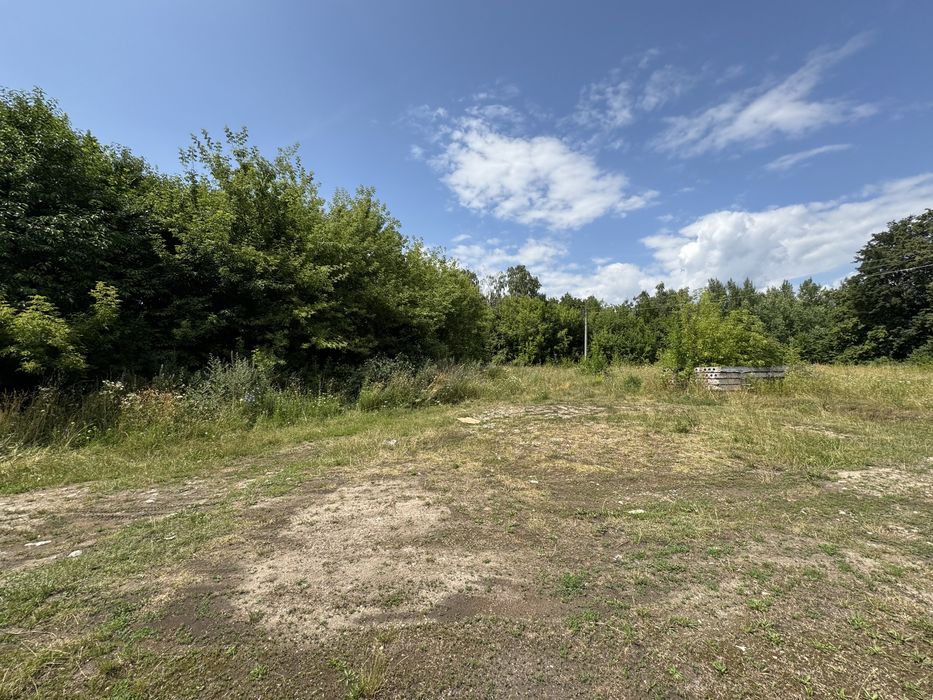 Фасад чудова земельна ділянка комерційного призначення