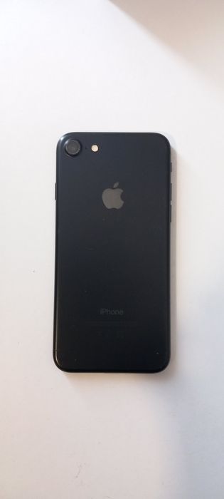 Продам айфон 7 на 32гб