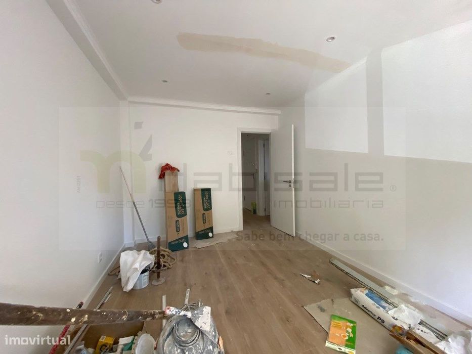 T3 Renovado com Suite | Excelente Localização | Amadora