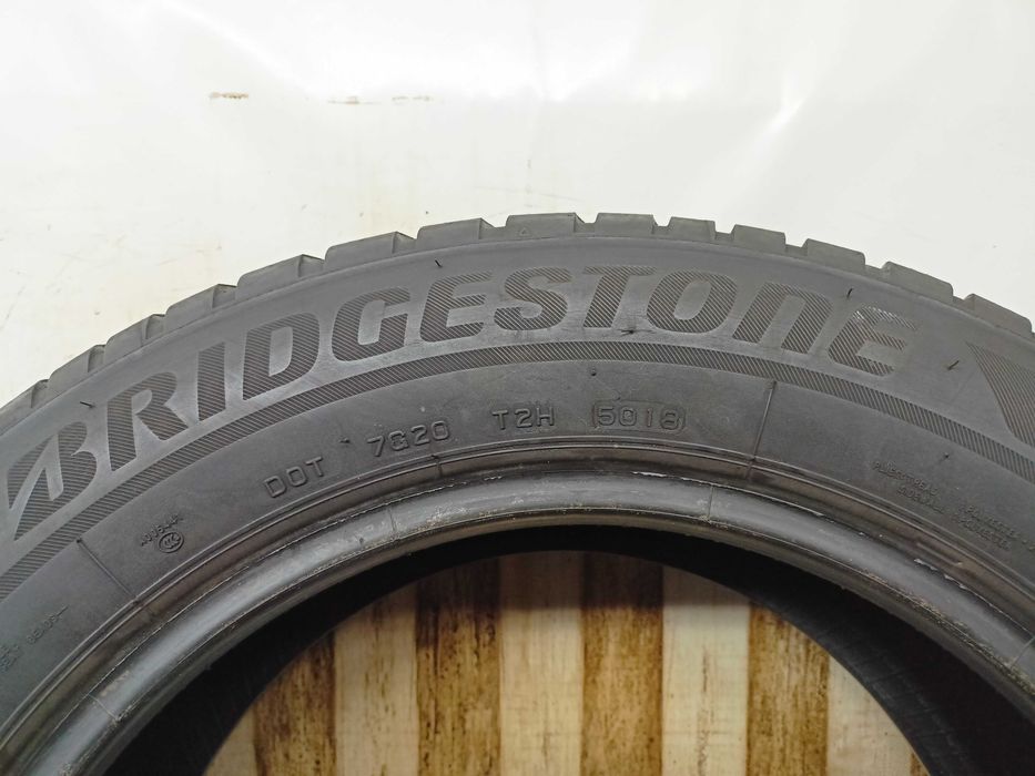 Bridgestone Blizzak LM001 205/60/16 18r. 92H 2x6,8mm 2x6,6mm (4048)