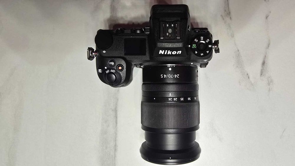 Aparat Nikon Z6II obiektyw Nikor 24-70/4 S lampa Nikon SB-5000