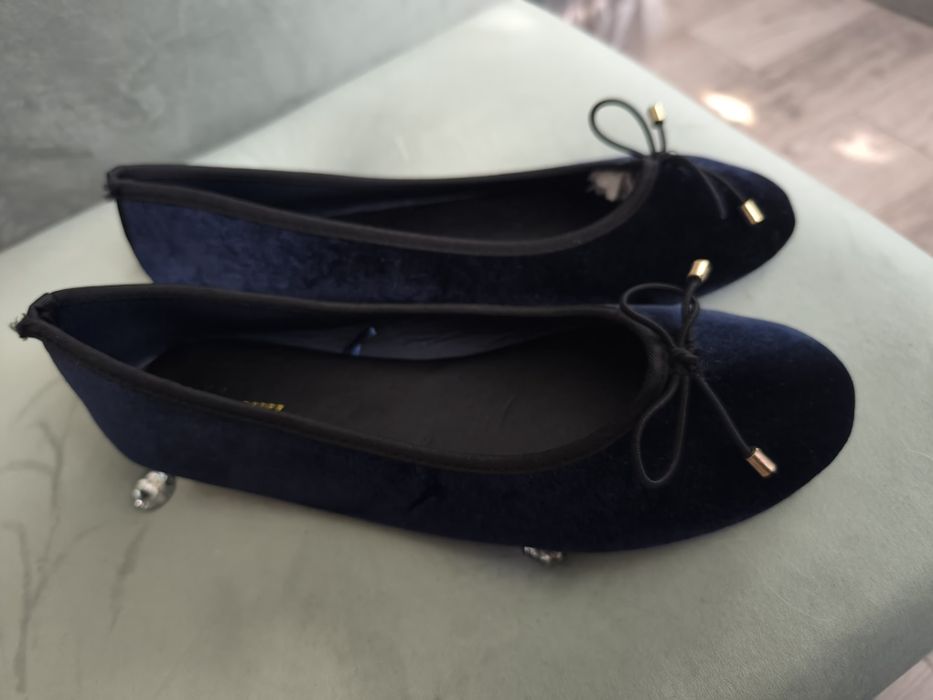 Aksamitne baleriny, półbuty w kolorze pięknego granatu w rozm 40 firmy