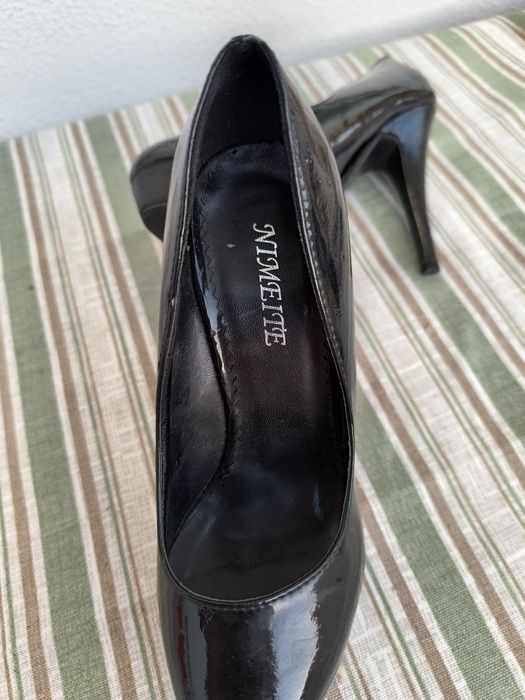 Sapatos pretos com brilho