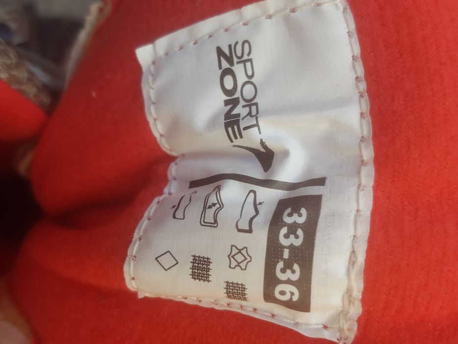 Par patins  tamanho  33 a 36 estão  como novos